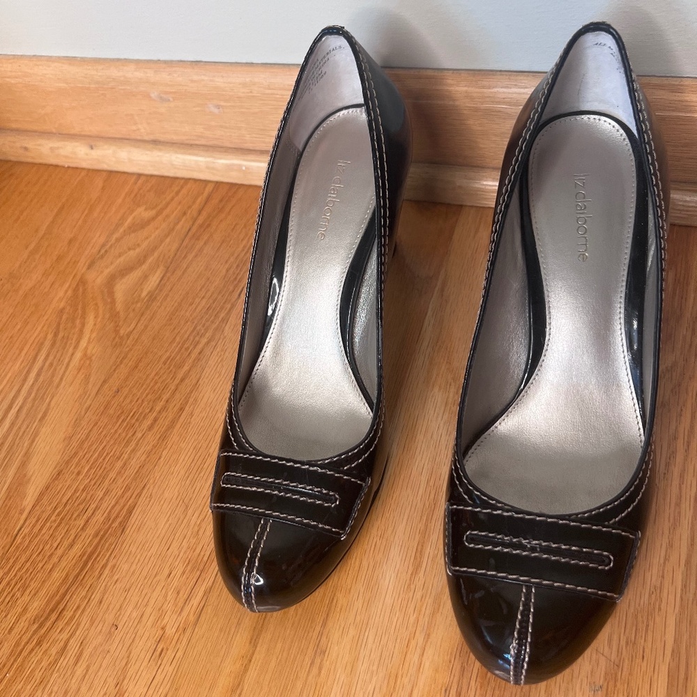 Liz Claiborne round toe heels 8.5